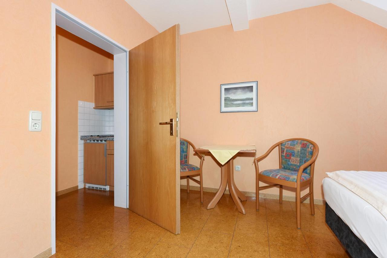 Hotel-Pension Altes Siel Bensersiel Bagian luar foto