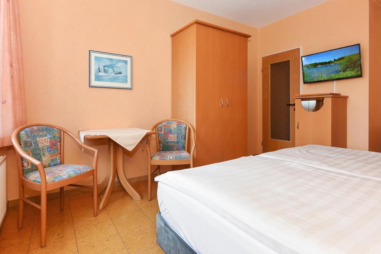 Hotel-Pension Altes Siel Bensersiel Bagian luar foto