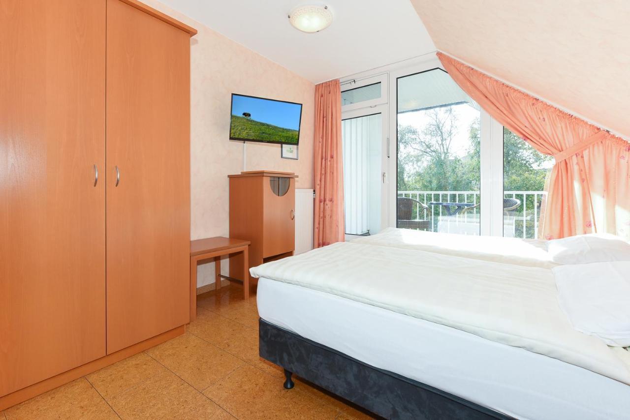 Hotel-Pension Altes Siel Bensersiel Bagian luar foto