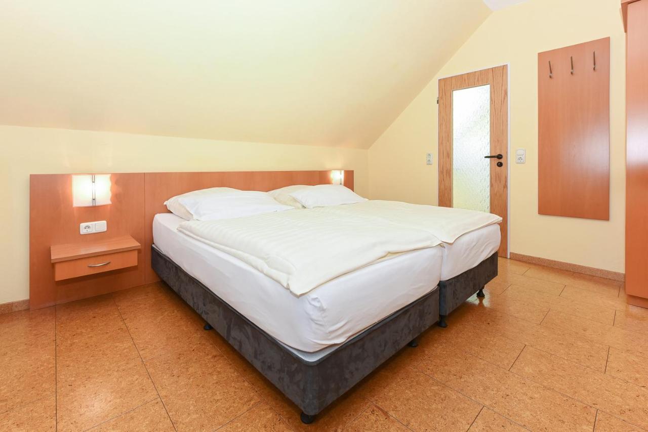 Hotel-Pension Altes Siel Bensersiel Bagian luar foto