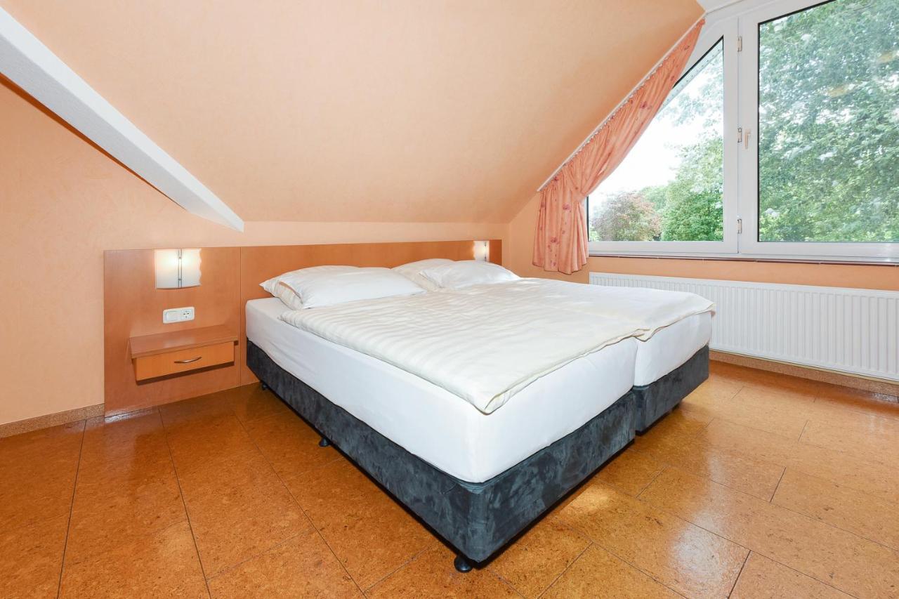 Hotel-Pension Altes Siel Bensersiel Bagian luar foto