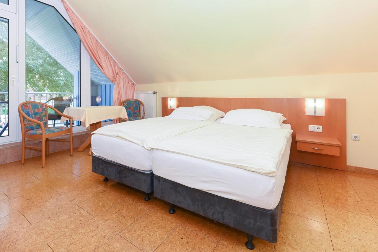 Hotel-Pension Altes Siel Bensersiel Bagian luar foto