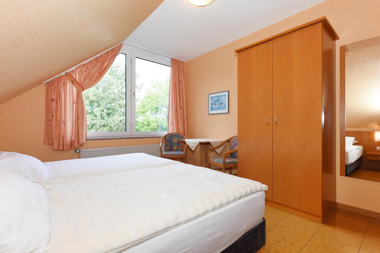 Hotel-Pension Altes Siel Bensersiel Bagian luar foto