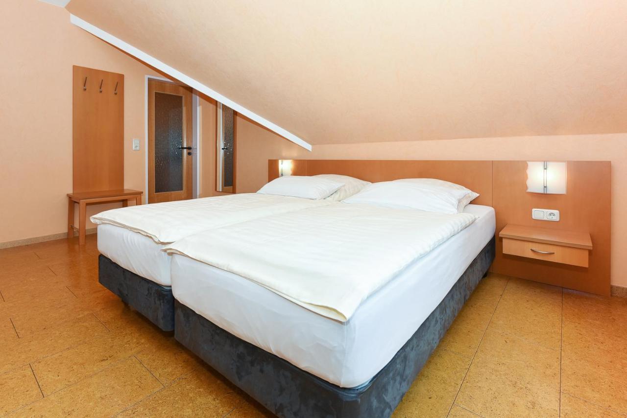 Hotel-Pension Altes Siel Bensersiel Bagian luar foto