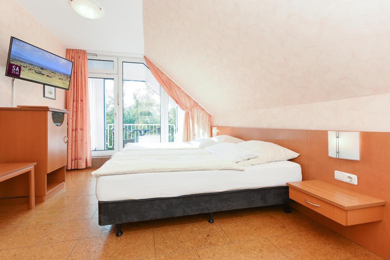 Hotel-Pension Altes Siel Bensersiel Bagian luar foto