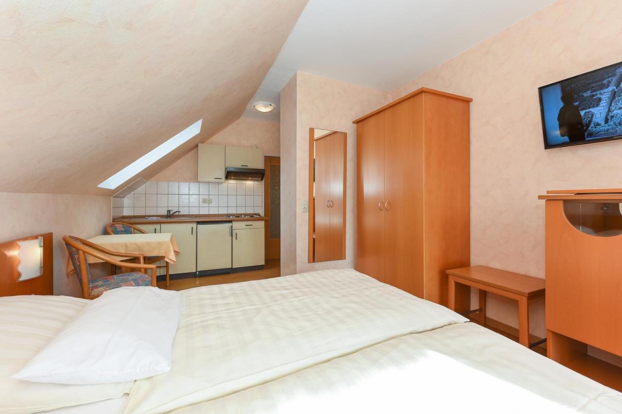 Hotel-Pension Altes Siel Bensersiel Bagian luar foto